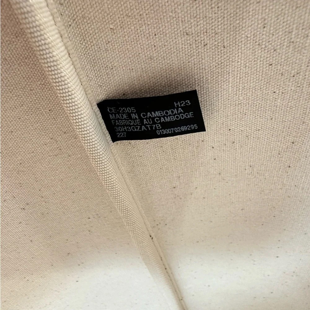 Michael Kors Tote Bag - Picture 6 of 16